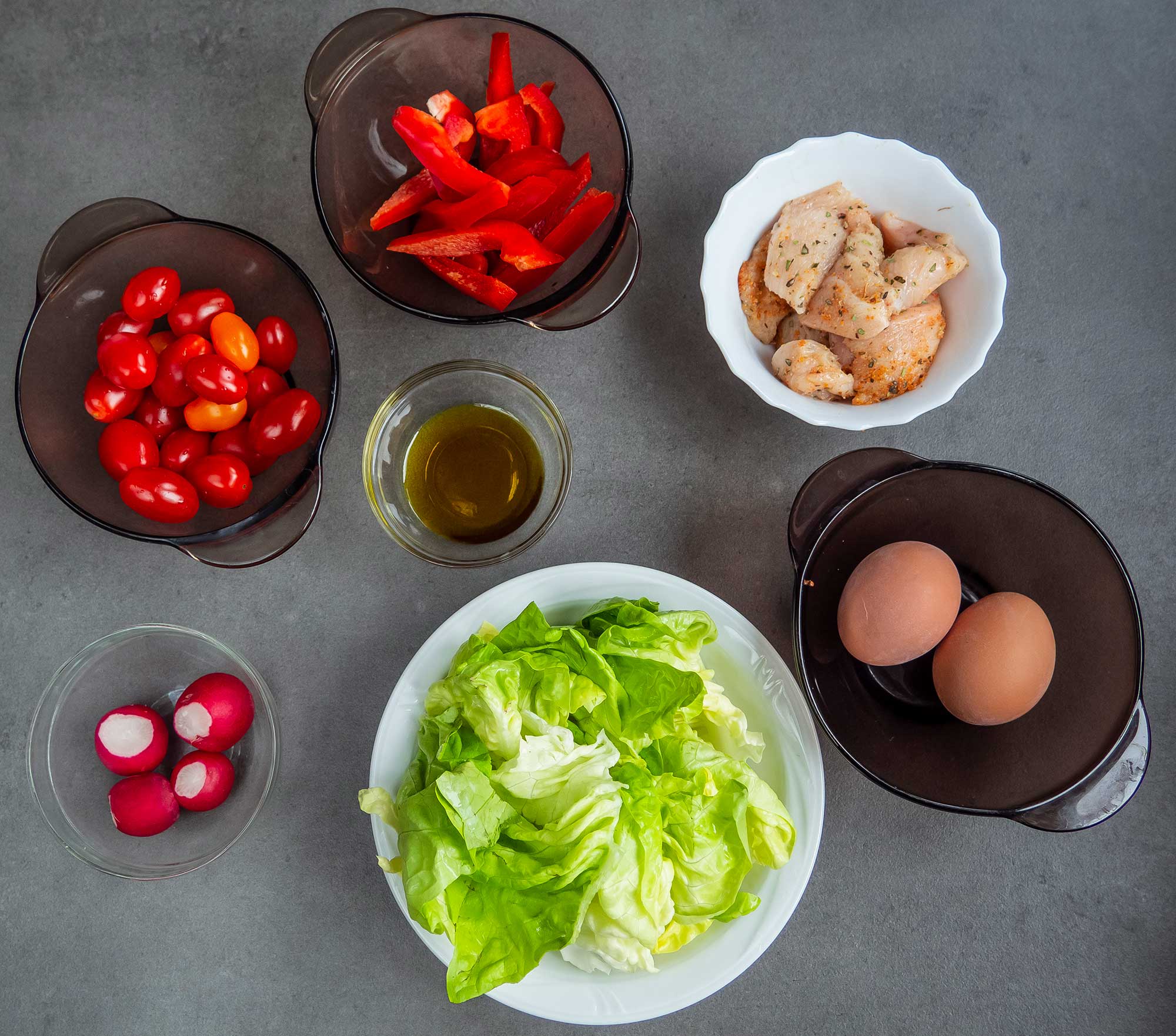 Salad with Grilled Chicken and Eggs ingredients