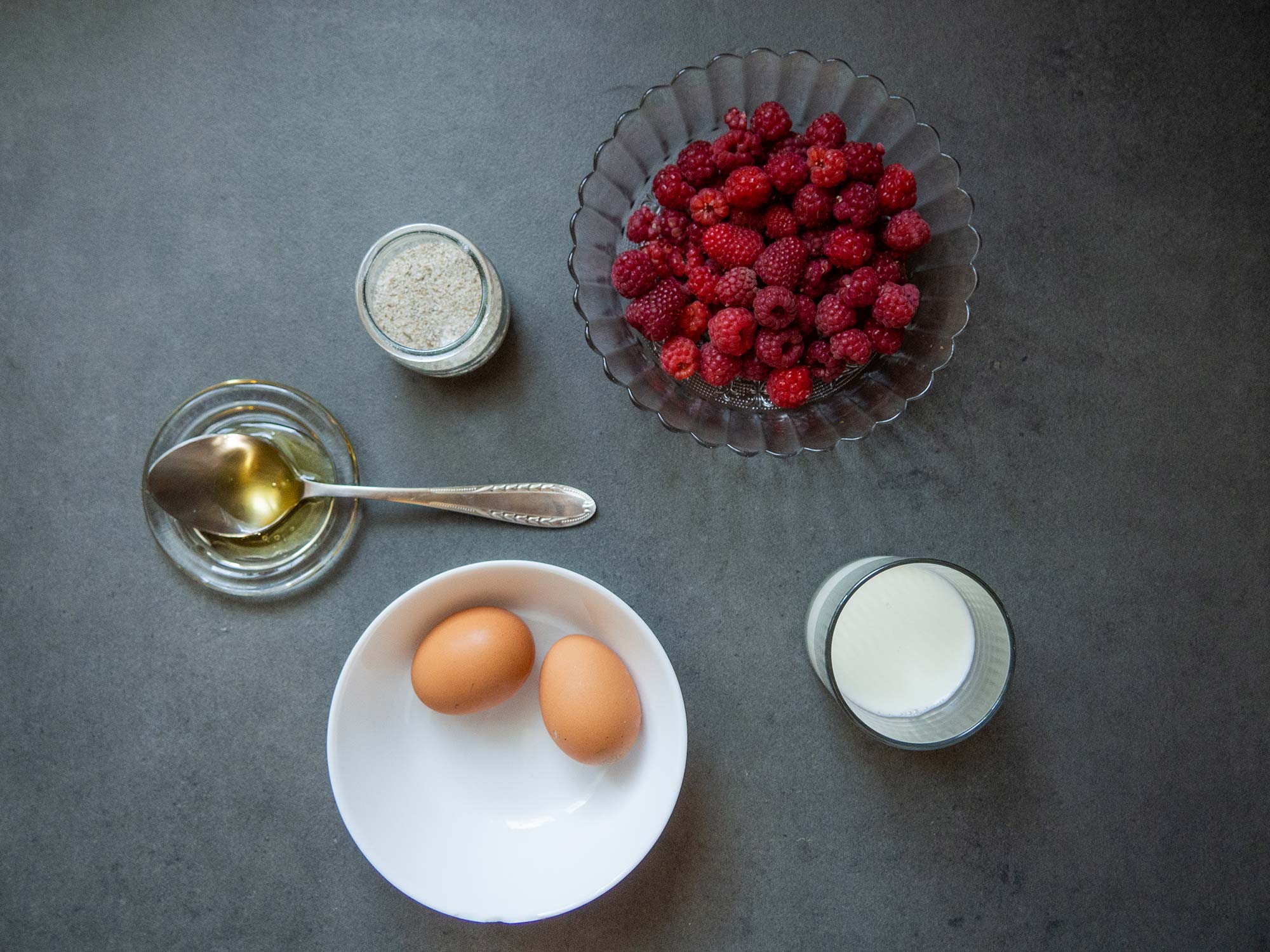 Ingredient: raspberries, eggs, milk, oil, sal