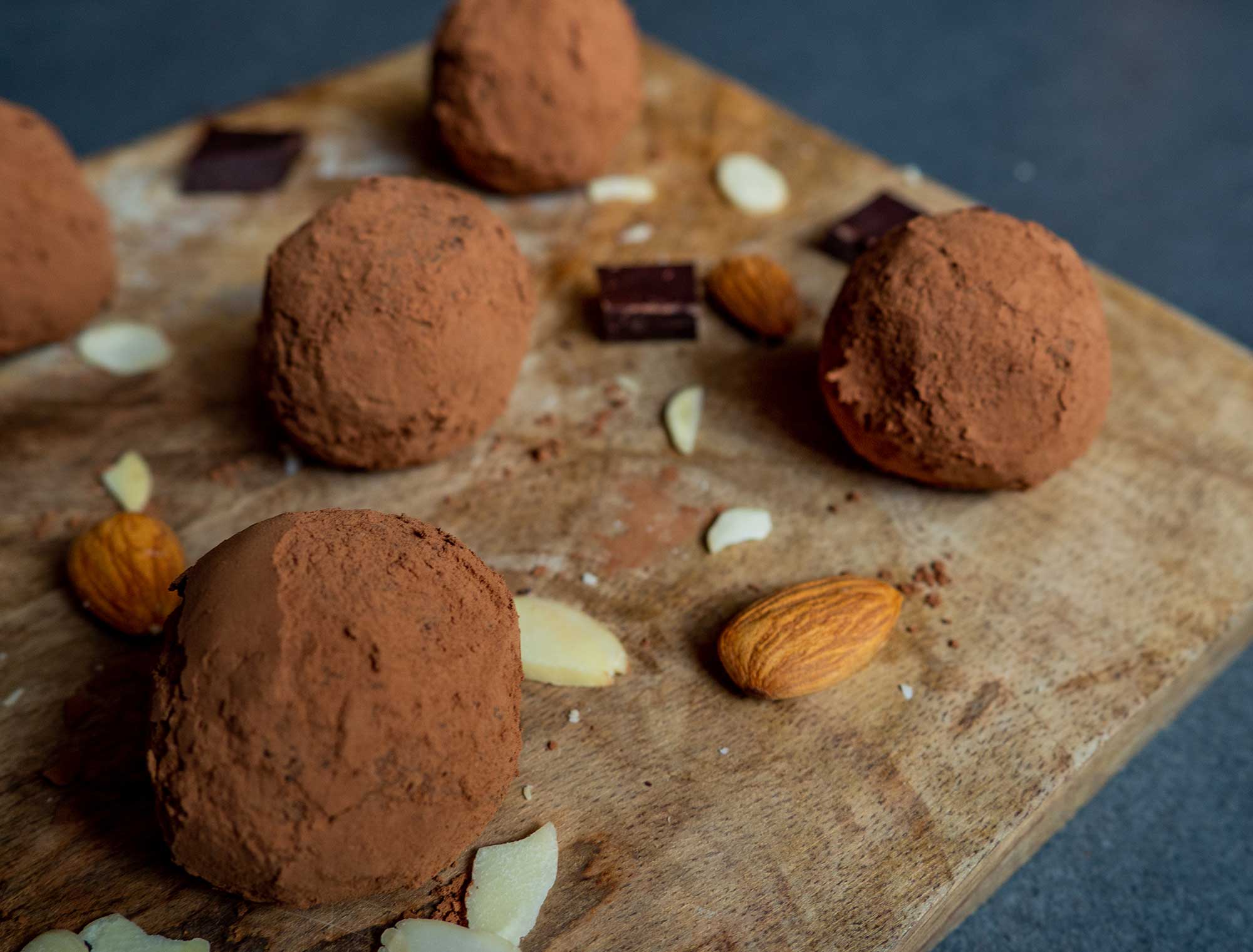 Power balls with dates and almonds ready to go